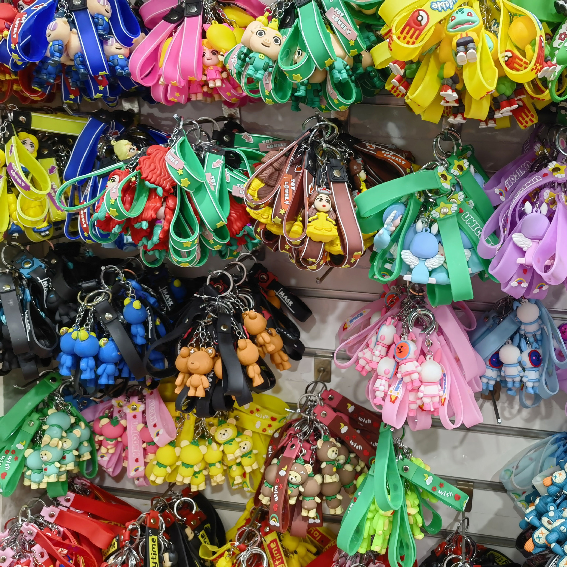 Muñeca linda de dibujos animados llavero llave de coche colgante mochila escolar de estudiante accesorios pareja regalo barato al por mayor