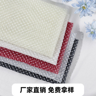 �S��ֱ�Nֲ�q�C��W������С�A�c���ϾW��Ů�bȹ�����b�W�۲����c