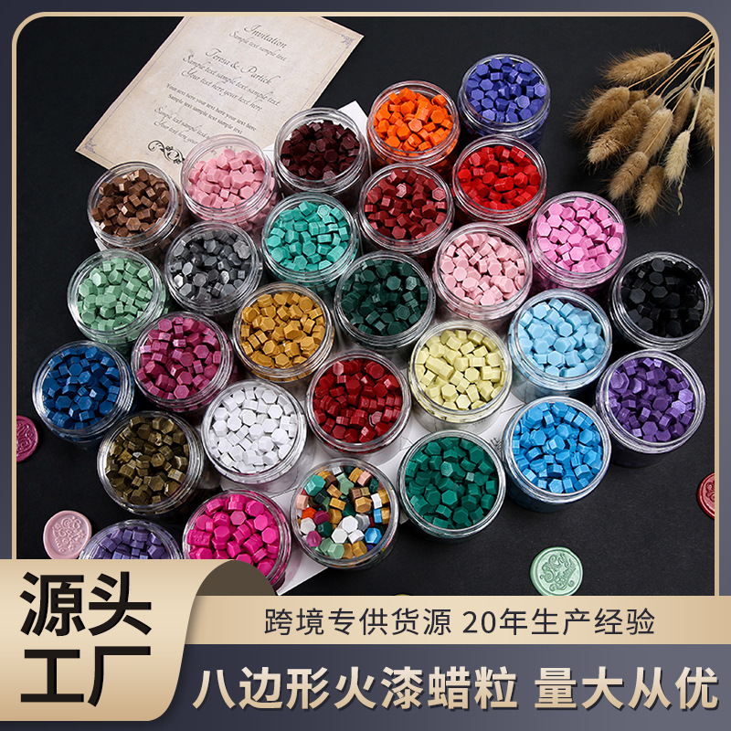 50 colores de gránulos de cera de colores mixtos en botellas de plástico con tapa de aluminio, acabado mate, peso neto aproximado de 38g, gránulos de cera para sellar sobres.