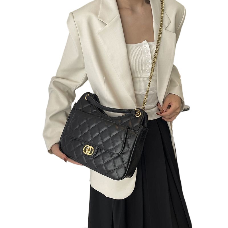 Chain, capacious one-shoulder bag, black shoulder bag