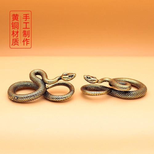National trend snake head keychain pendant brass jewelry pendant gifts small gifts street stall New Year small gifts wholesale