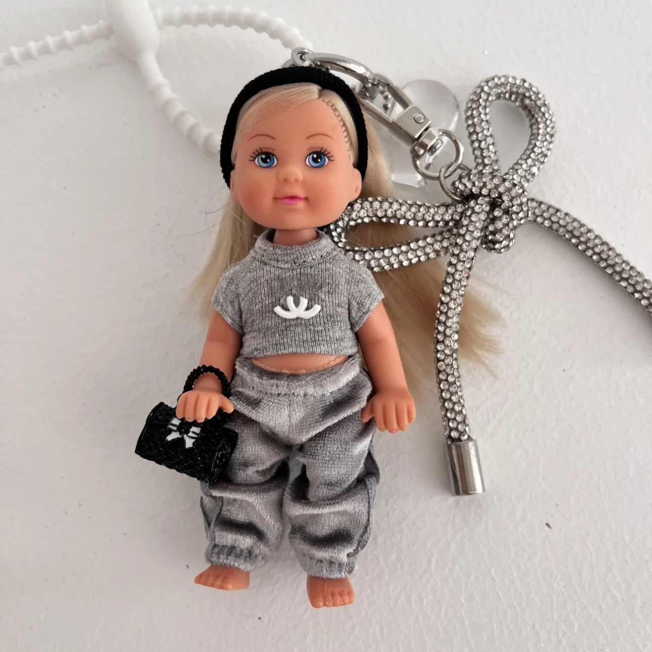 그레이 슈트 스포츠 스타일 베이비 펜던트