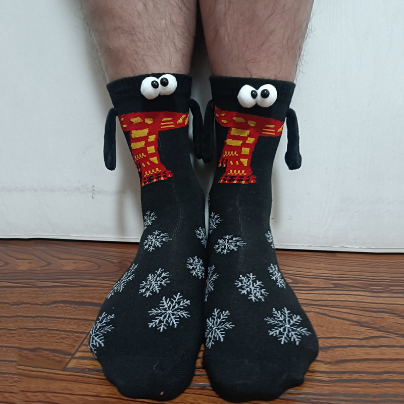 手をつないで靴下のカップルの磁気は取っ手を吸ってかわいいです。|undefined