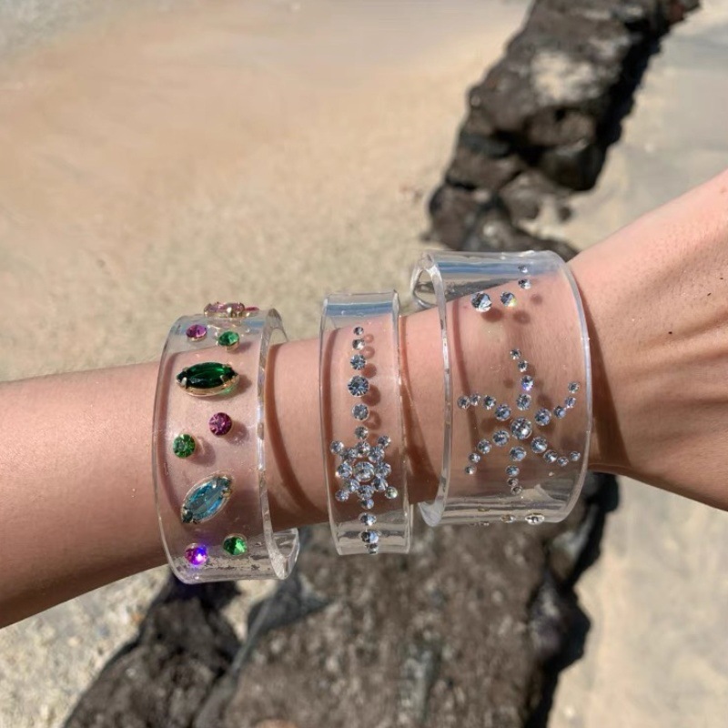 Transparent acrylic bracelet with zircon