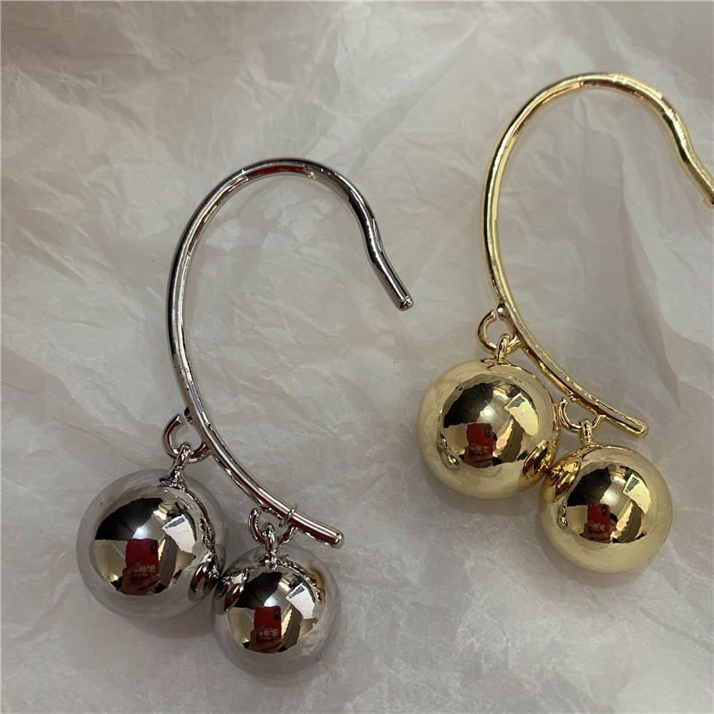 Fashion Metal Ball Single Earrings Wholesale display picture 5