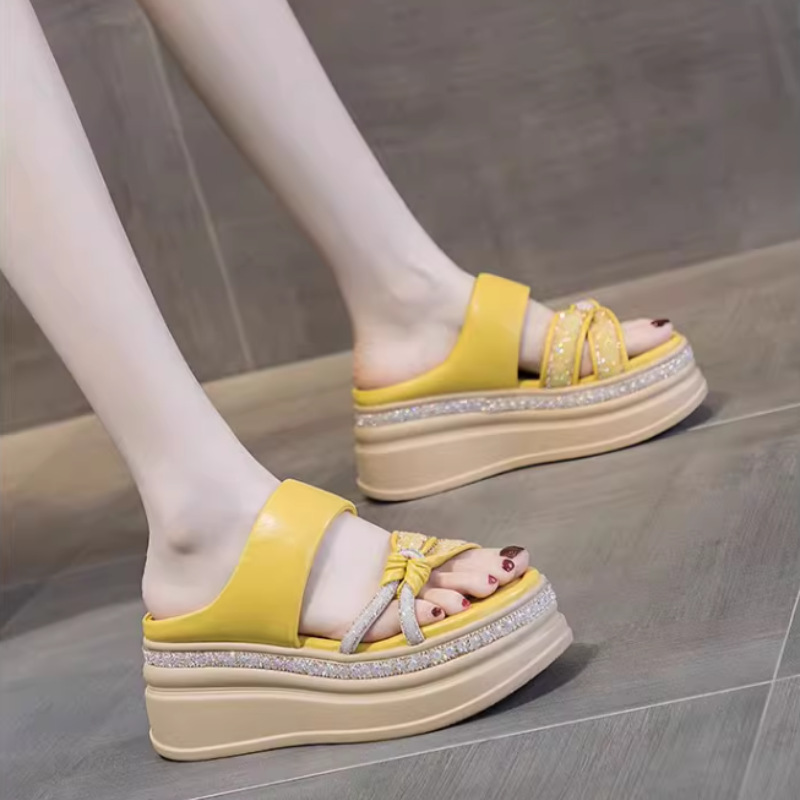 Thick-soled high-heeled sandals and slippers for women to wear outside 2024 spring and summer new fashion wedge rhinestone one-word slippers