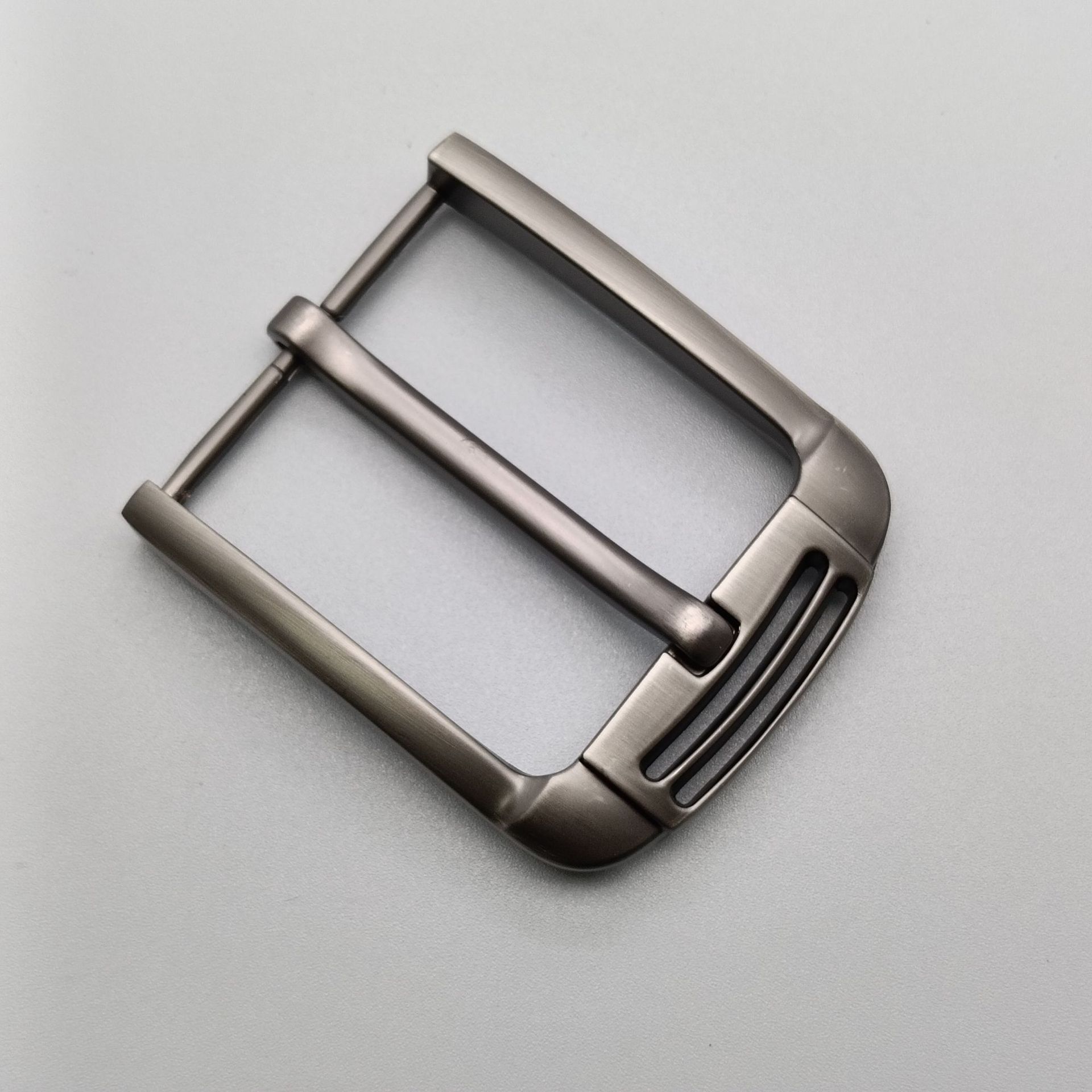 Comercio exterior al por mayor cinturón de aleación para hombres de alta gama hebilla 4.0 cinturón hebilla tipo aguja pistola de cuero dibujo negro