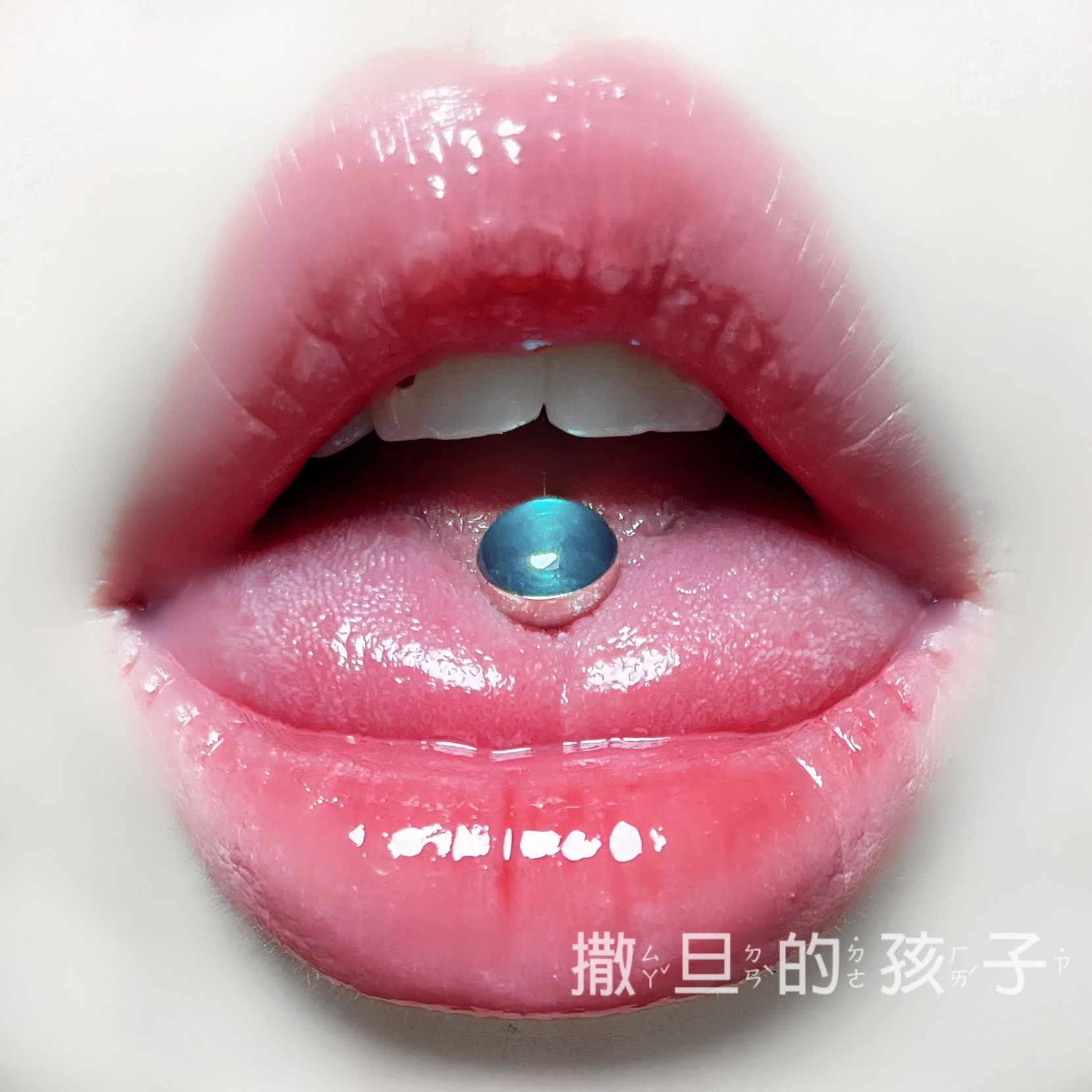 Silver pointed spike labret stud material detail