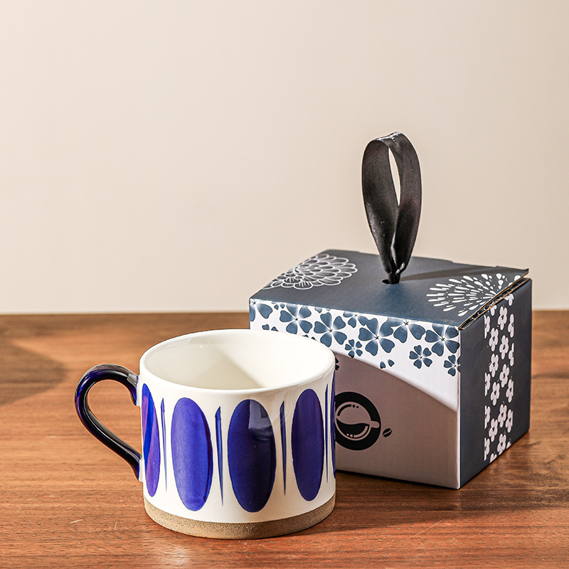 Taza de agua pintada a mano Taza de alto valor retro japonesa Taza de café de gres Taza de cerámica de gran capacidad Regalo de mano