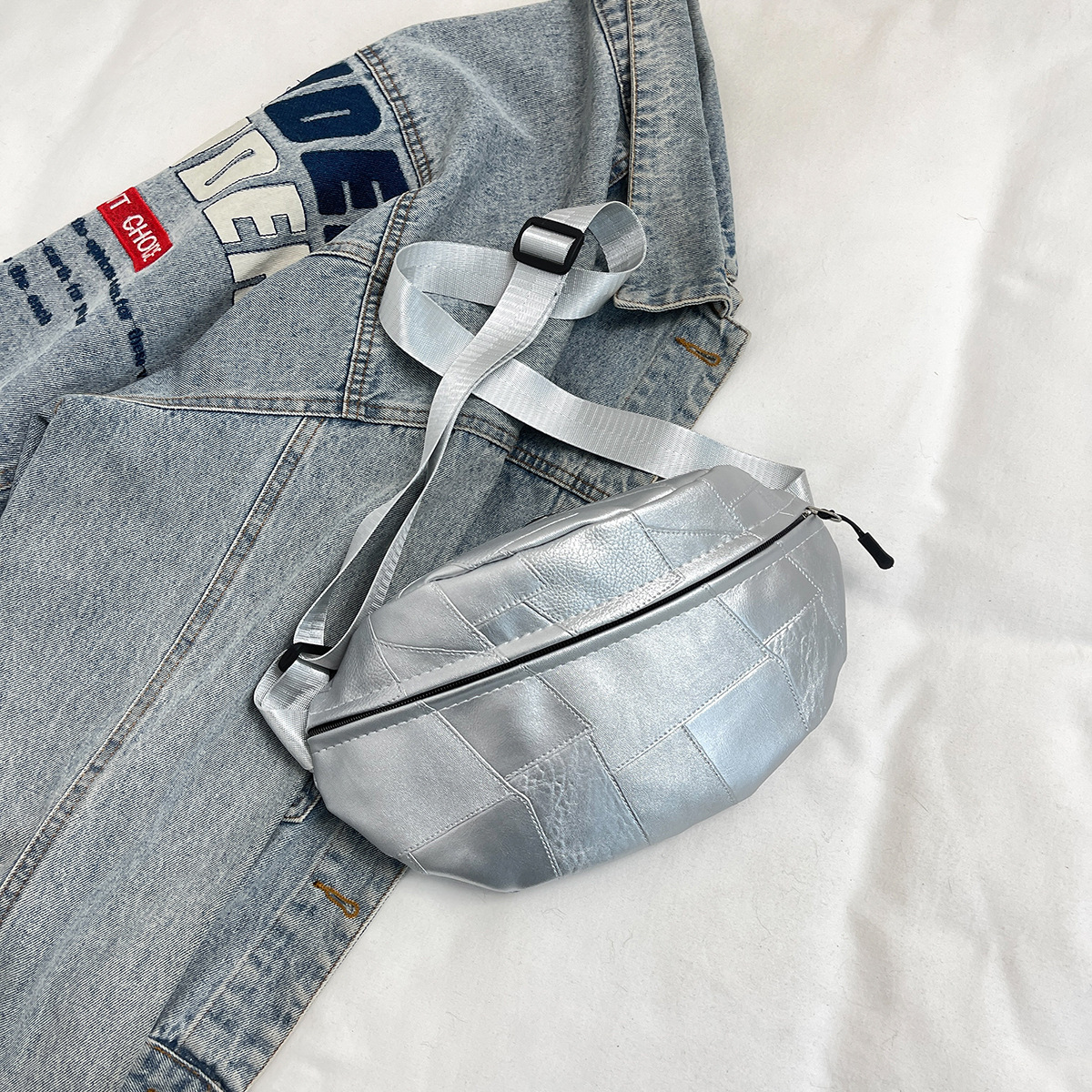 223g Weight Polyester Lining Material Zipper Closure Type Sling Strap Strap Type Fanny Pack Bags Type Casual, Daily, Shopping Occasion Nylon Material Cows, Solid Color Pattern All Seasons Season Women's Gender Basic Style Oval Shape Women's Basic Cows Solid Color Nylon Waist Bags 29