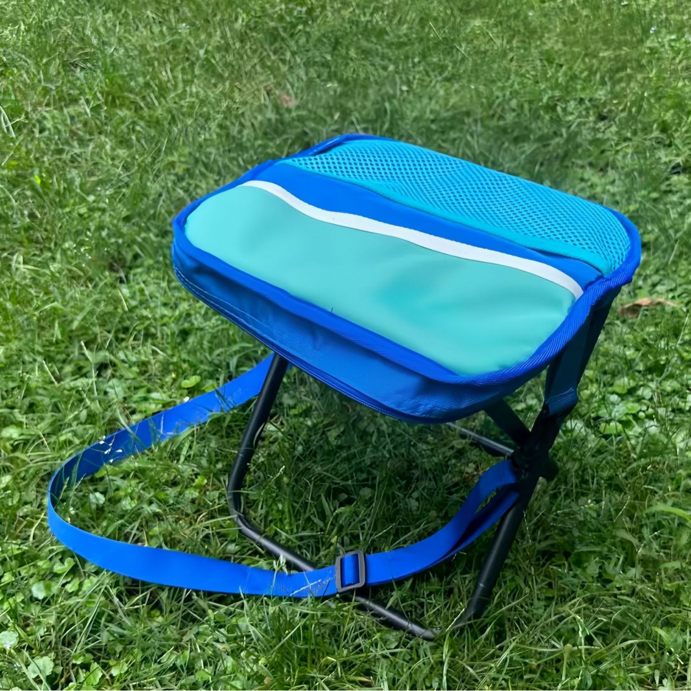 Handheld folding chair, portable small stool for outdoor camping, fishing, music festivals, queuing, lightweight pocket-sized stool