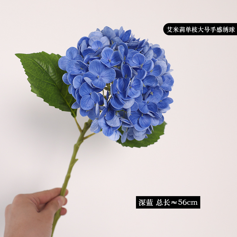 큰 진한 파란색