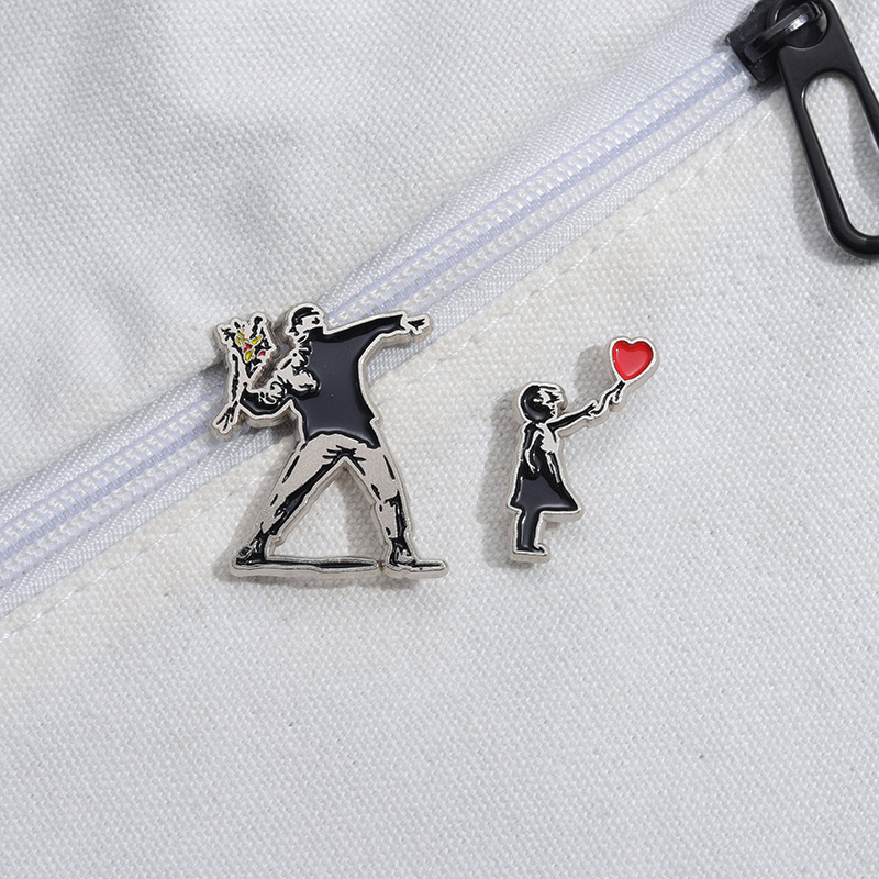Human, Heart Shape Pattern All Seasons Season Retro Pin Human Heart Shape Alloy Stoving Varnish Unisex Brooches