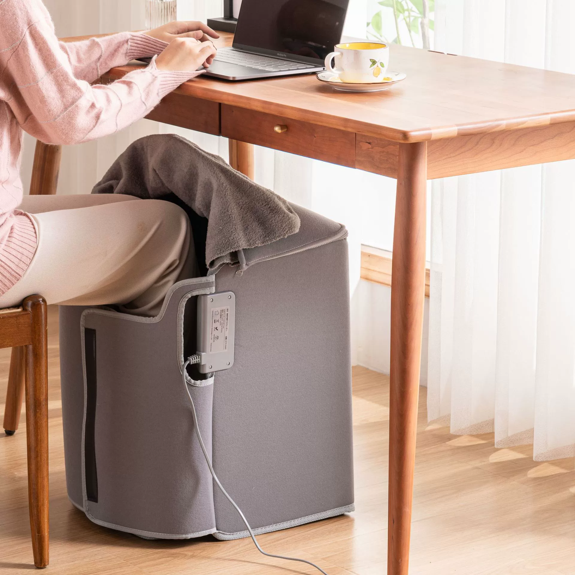 【Super Factory】360 degree table three-fold foot warmer student office convenient folding foot warmer