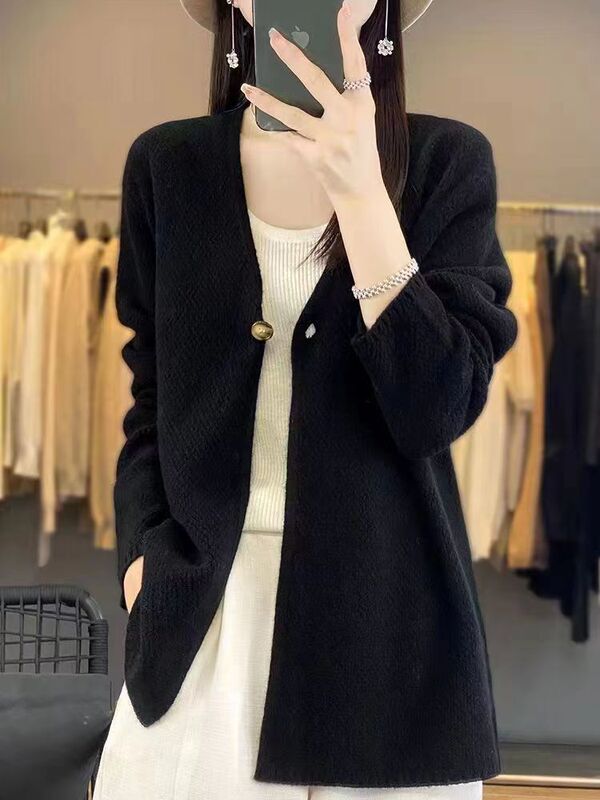 秋冬の新型の一粒はファッションのメリヤスのカーディガンのセーターの女性vネックの純色のカジュアルな肌に合わせて長袖のコートを掛けます。|undefined