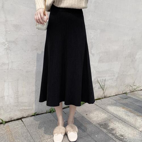 Knitted Skirt for Women, Autumn/Winter, Slim-Fit, New Arrival, Mid-Length, High Waist, Hip-Covering, Slimming Black Pleated Skirt with Letter Print