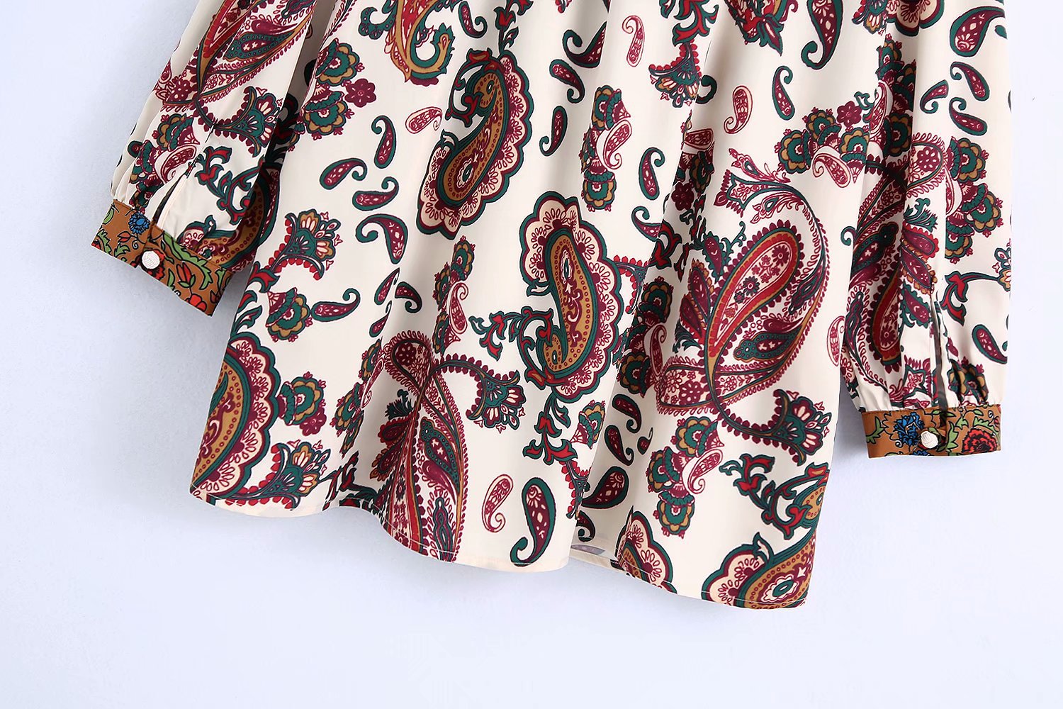 V-neck three-buttons paisley pattern loose blouse NSAM52473