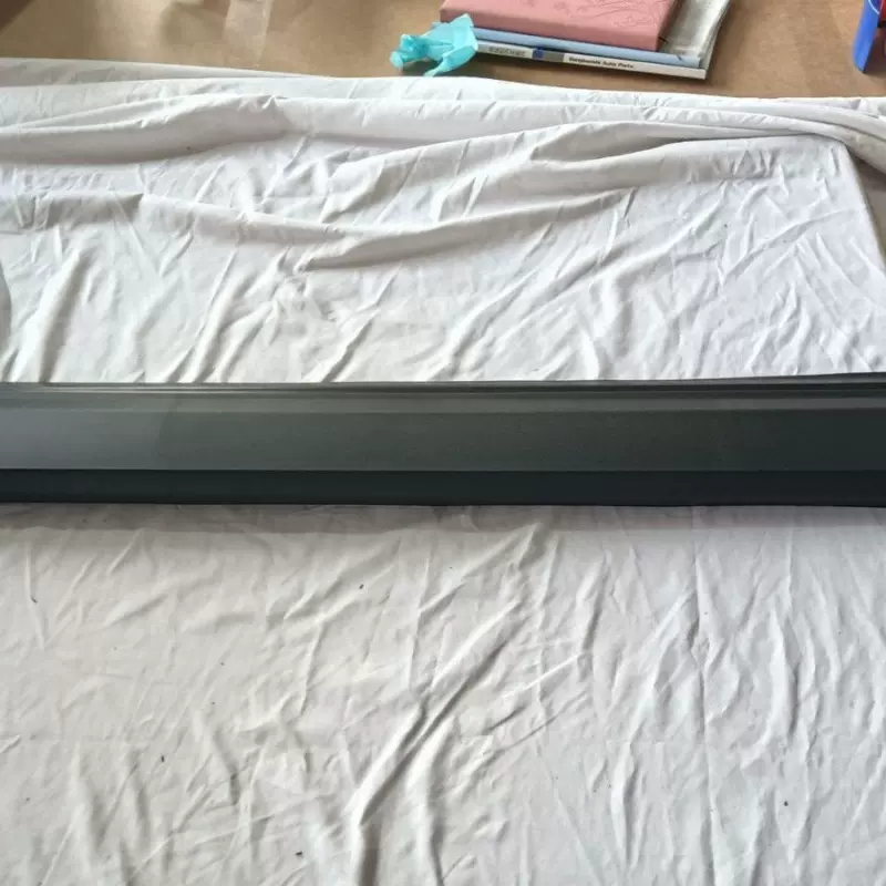 适用于：路虎发现4前车门饰条DGP000134PCL/DGP000124PCL-B