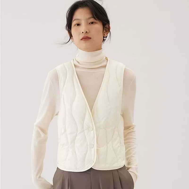 Легкий пуховый жилет с подкладкой, модный женский пуховый жилет, удобный для женщин, универсальный для многослойных образов в 2025 году.