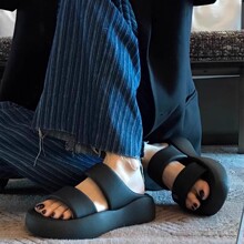 �����ЬŮ�⴩2025���ļ��¿�ٴ����Ь�ЋD���eɳ����Ьһ����