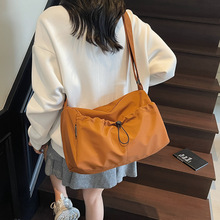 运动休闲收纳健身包女轻便大容量旅行包新款时尚舞蹈生上课通勤包