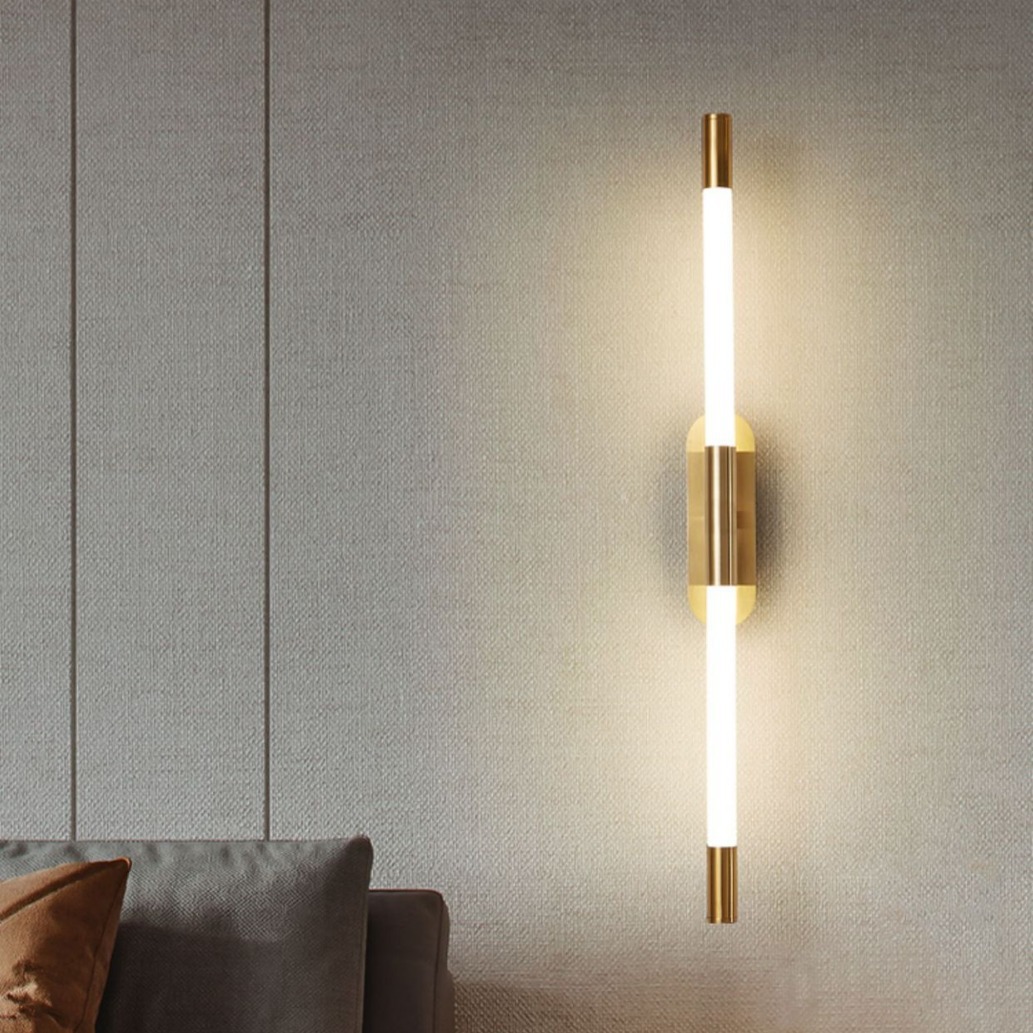 Lámpara de pared moderna larga lámpara de pared de sala de estar simple nórdica lujosa lámpara de pared de cobre cabecera de cama de hotel muy ligera