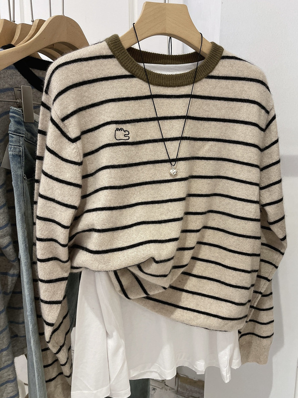 Crocodile Embroidered striped sweater women's spring and autumn lazy loose top long sleeve round neck pullover bottoming sweater Crocodile Embroidered striped sweater women's spring and autumn lazy loose top long sleeve round neck pullover bottoming sweater