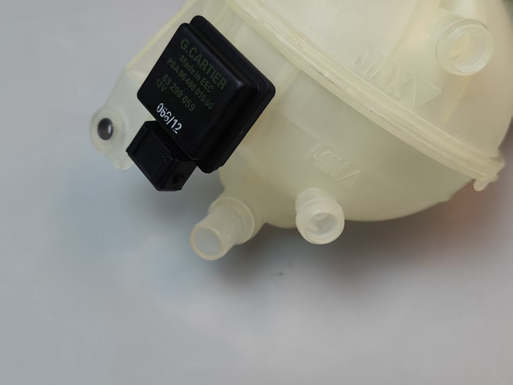 Suitable for Peugeot Citroen Ds5 Auxiliary Water Bottle with Sensor Oe:9672832380 1323Fj