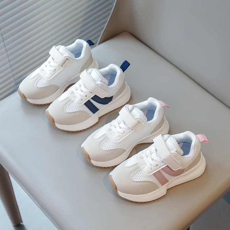 Children's universal breathable sneakers made of mesh