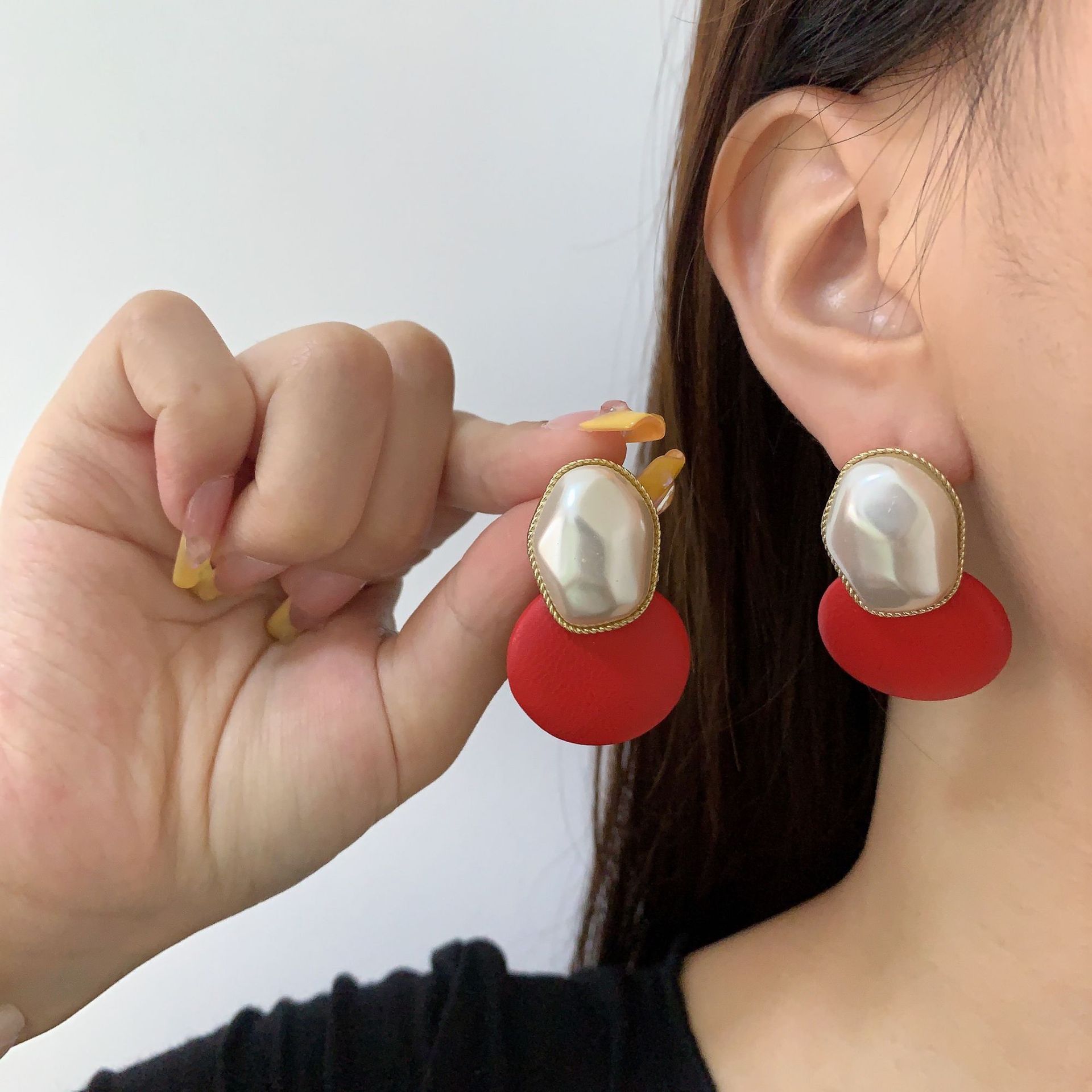 Green geometric fresh summer fashionable earrings from pearl