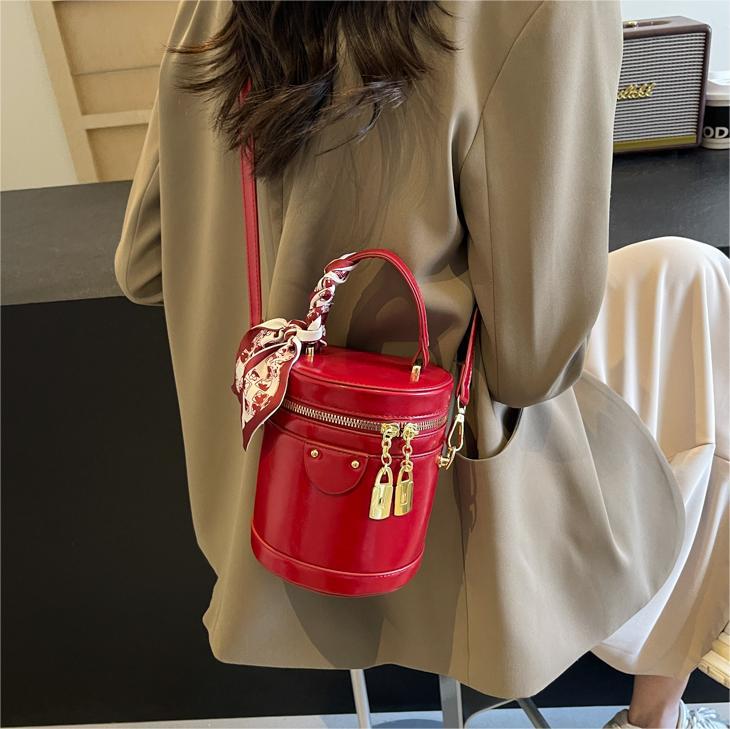 Este año, la popular explosión de bolsas de cubo de mano 2024 nuevo bolso de mujer, nicho de alto nivel, bolso de hombro, bolso de mochila universal