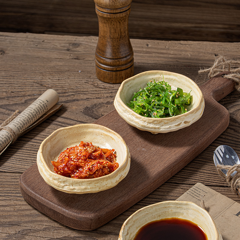 Japanese-Style Retro Coarse Pottery Four-Legged Sauce Dish, Creative Spiral-Patterned Dipping Dish, Small Dish for Side Dishes, Ceramic Dessert Plate, Light Luxury Retro