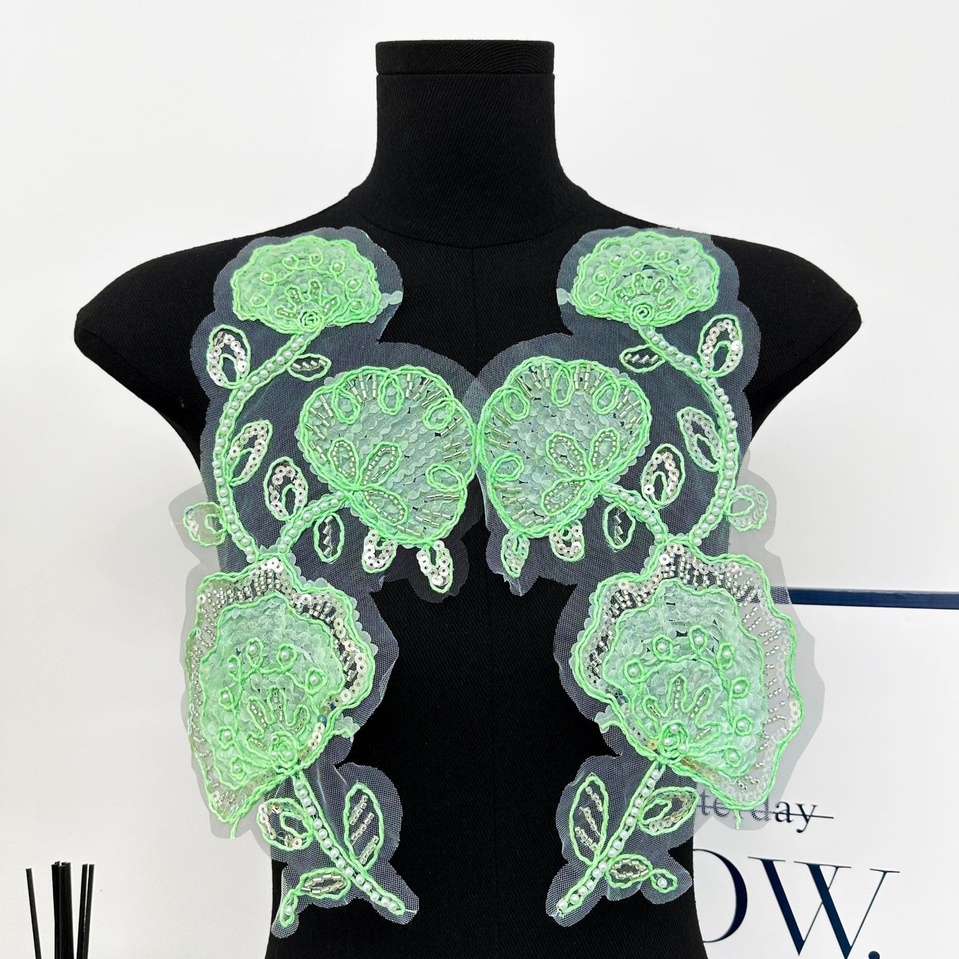 Flor de perlas bordadas vestido de boda decoración decalca de perlas tridimensionales accesorios hechos a mano al por mayor