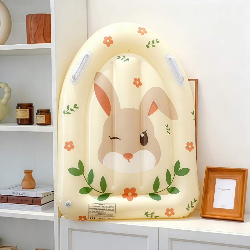 メーカーは空気入れのサーフボードを販売しています。