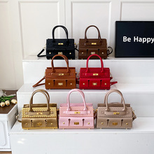 �߼���С���K���2026�����¿�͹ž����y�μ�������r��б��Ů��