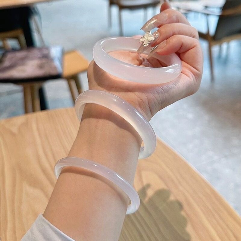 天然の氷種の高氷瑪瑙のブレスレットの白い月の光の腕輪の女性の金の翡翠の玉髄のレイシの冷凍の腕輪の玉の腕輪の氷透|undefined