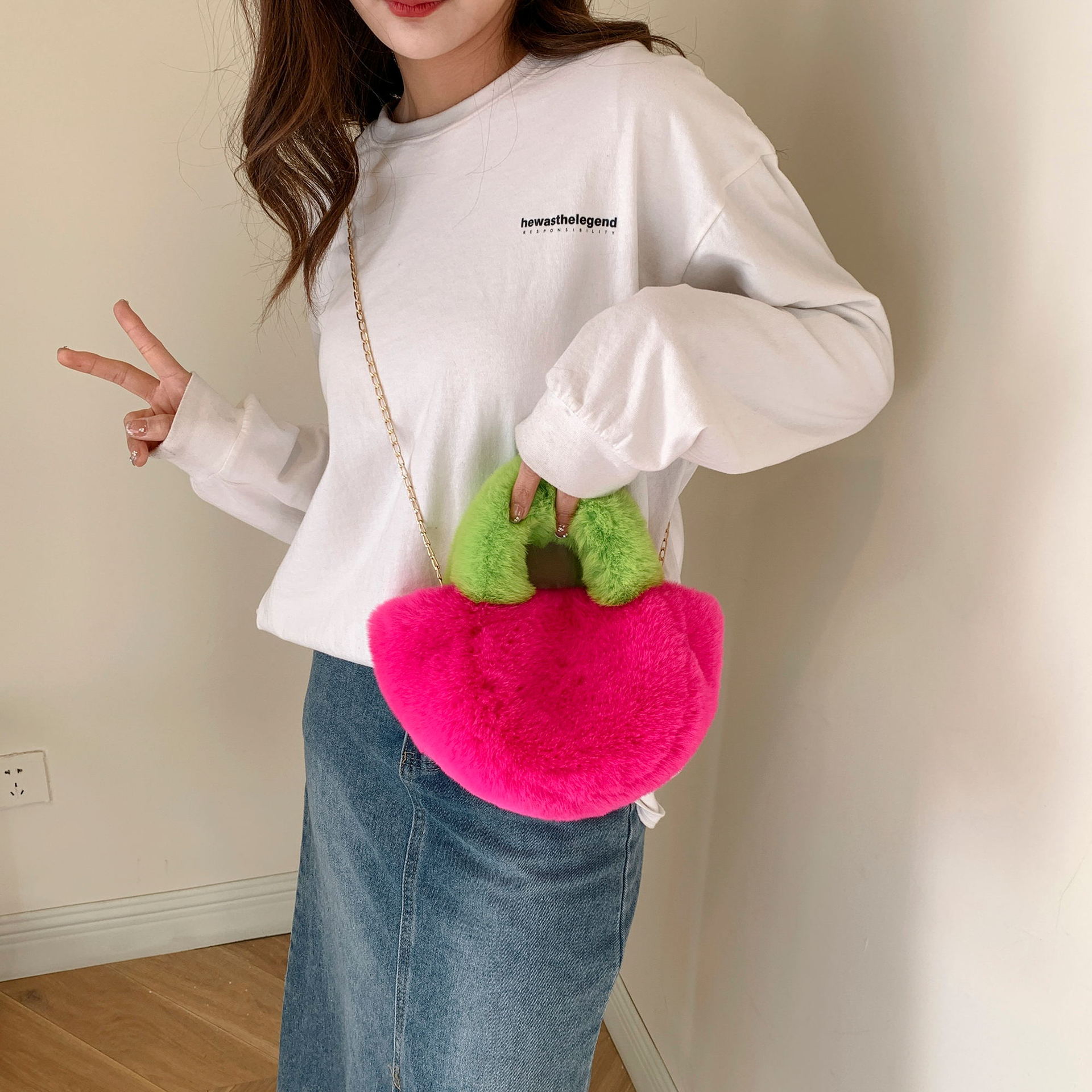 2026秋冬毛毛包包毛毛绒水桶包小挎包手提包韩版新款撞色可爱女包