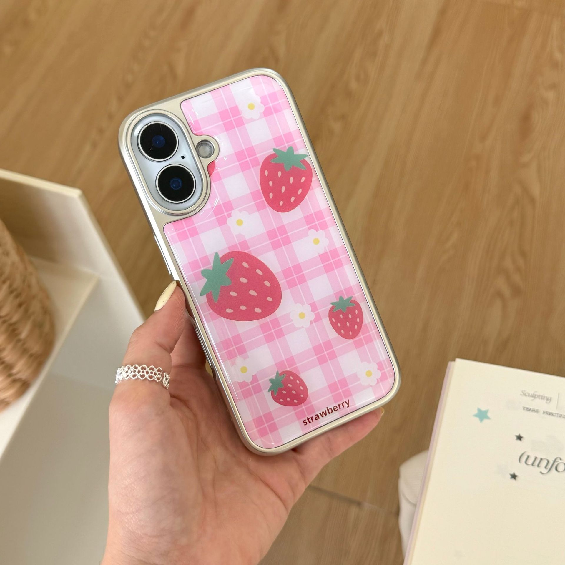 Corazón de niña fresa a cuadros rosa para Apple 16ProMax funda para teléfono móvil 15Pro Cadena 14/13 Mujer 15PM