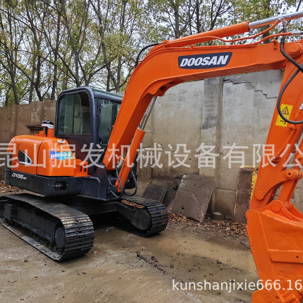 Excavadora Doosan DX55 Excavadora Doosan DX55 - 9c 5 toneladas 6 toneladas