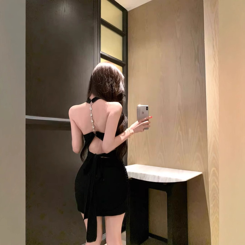 Backless Halter Neck Strap Dress for Women, Summer Sexy Tight Bodycon Dress, Unique and Beautiful Waist-Cinching Strapless Dress Backless Halter Neck Strap Dress for Women, Summer Sexy Tight Bodycon Dress, Unique and Beautiful Waist-Cinching Strapless Dress