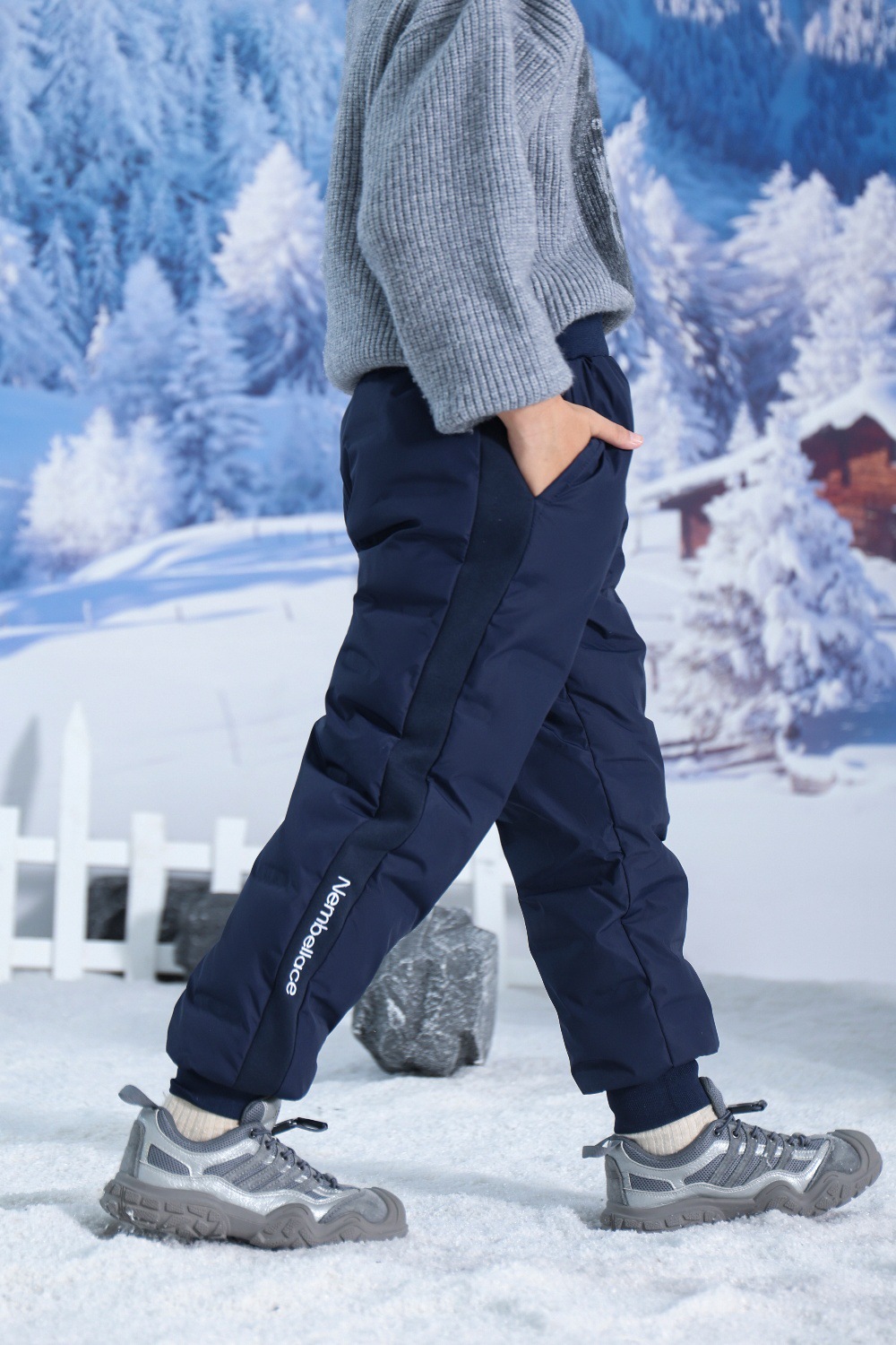 Pantalones de plumas para niños invierno nuevo 90 pantalones blancos de invierno tres pantalones de esquí de esquí de niños y niñas