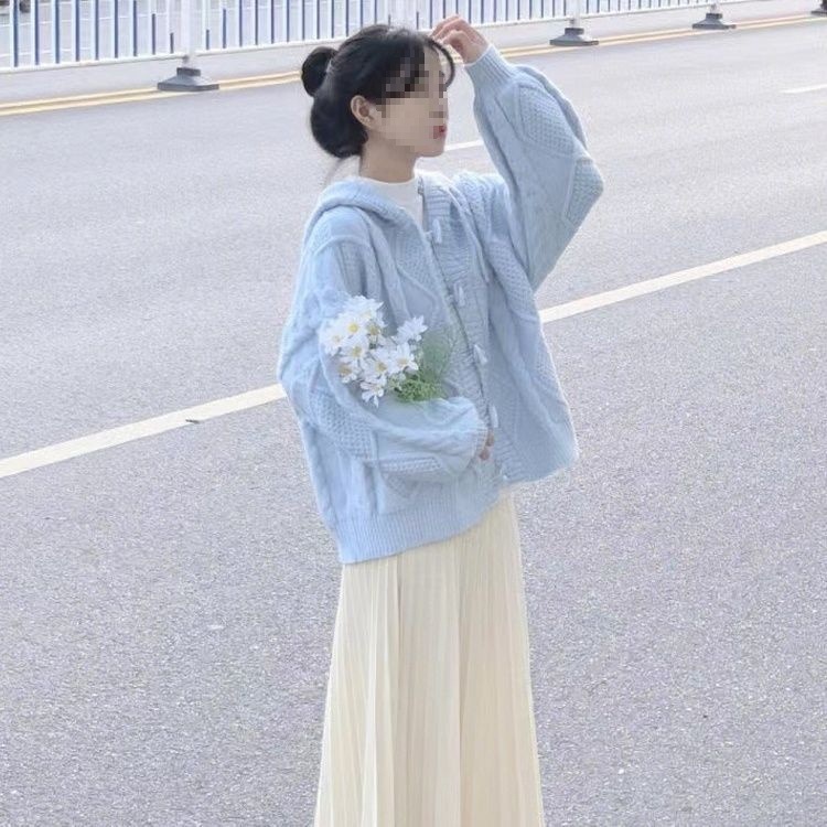 浅蓝色针织毛衣开衫牛角扣学院连帽糯奶女毛衣外套慵懒软麻花|undefined