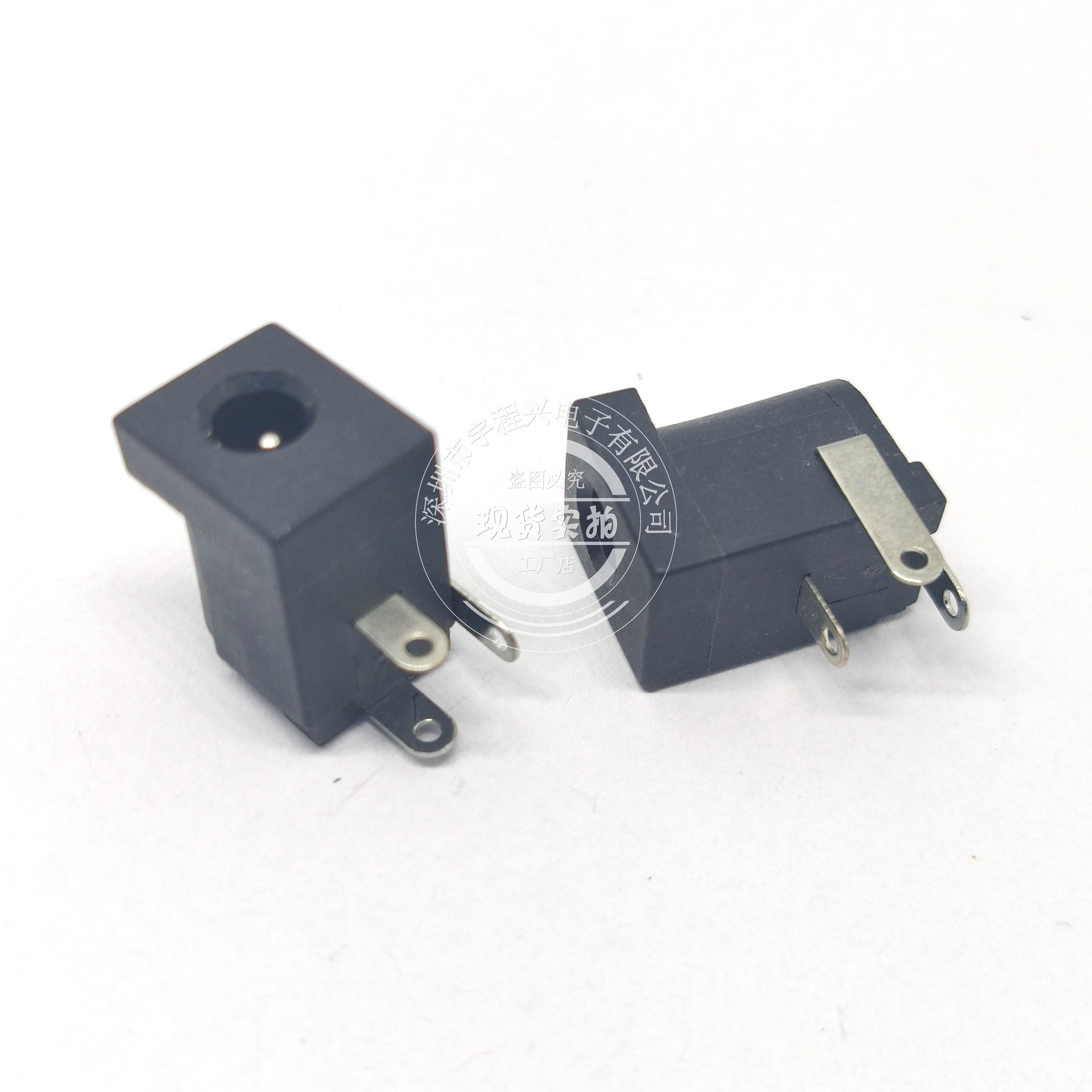 DC电源插座DC-005C1.3针半铜性能质好外径3.9内芯1.3耐高温3P卧插