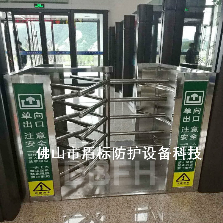 供应机场半高单向梳状旋转闸车站景区出口手动辊砸机械物理单向门