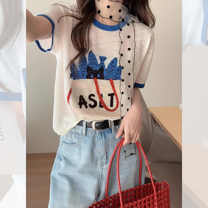 ブルーの漫画プリント右肩薄い半袖Tシャツ韓国スタイル超見栄えの良いユニークな美しいトップ2025夏|undefined
