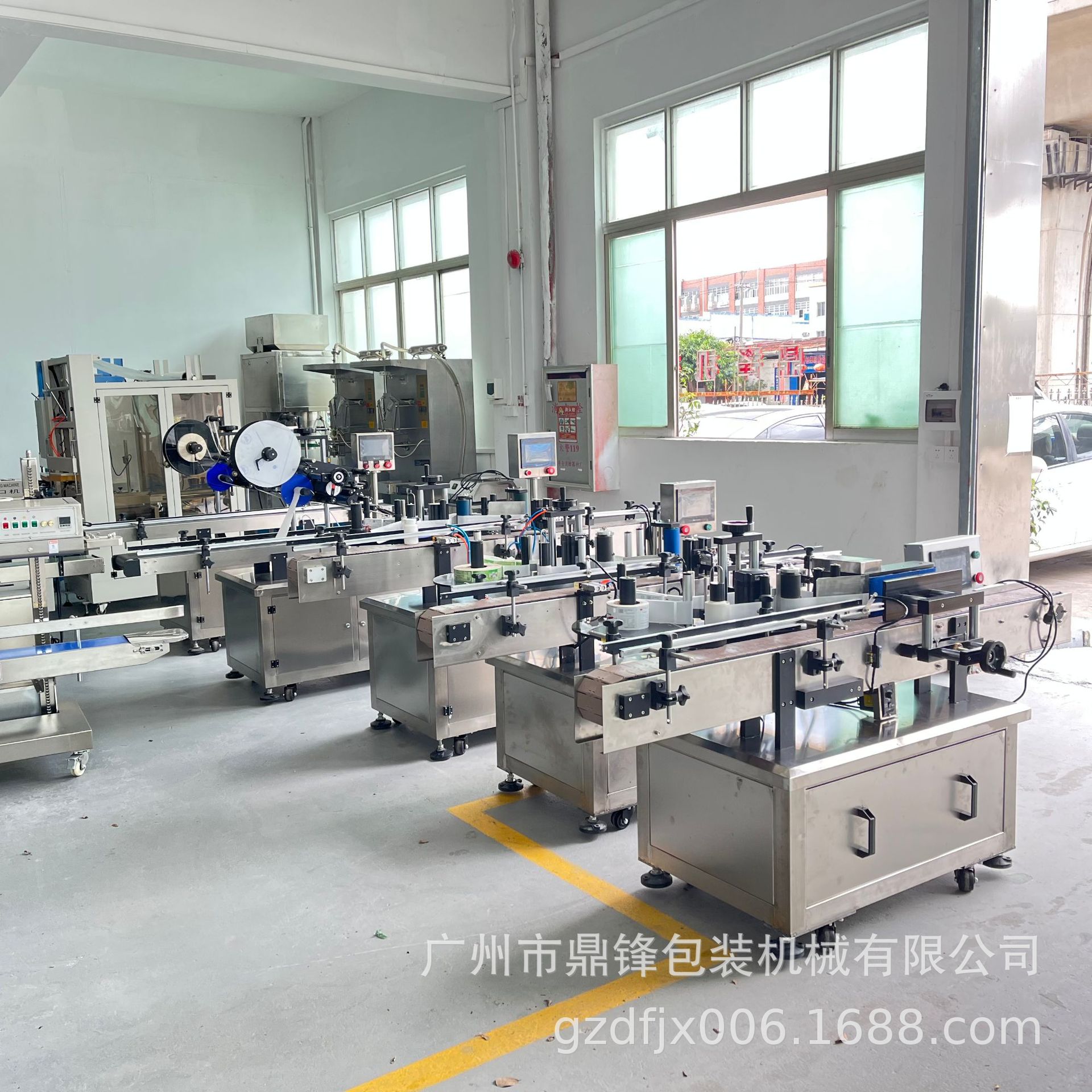 全自动圆瓶贴标机 耗油酱油红酒贴标机 立式圆瓶不干胶贴标机