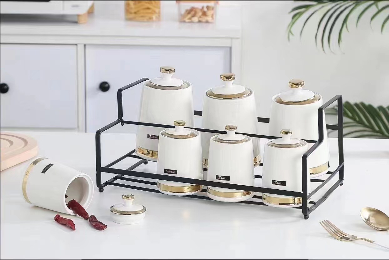 Estilo nórdico botella de condimento de cerámica de lujo ligero de alta apariencia hogar cocina condimento tarro de almacenamiento combinación sal azúcar traje creativo
