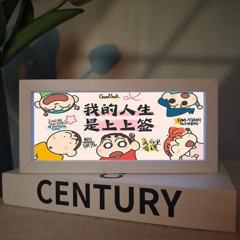 クレヨンの小さい新しい文字の励ましの志の小さい夜の明かりのプレゼントのベッドの事務室の机は装飾の伴寝灯の雰囲気の明かりを並べます。|undefined