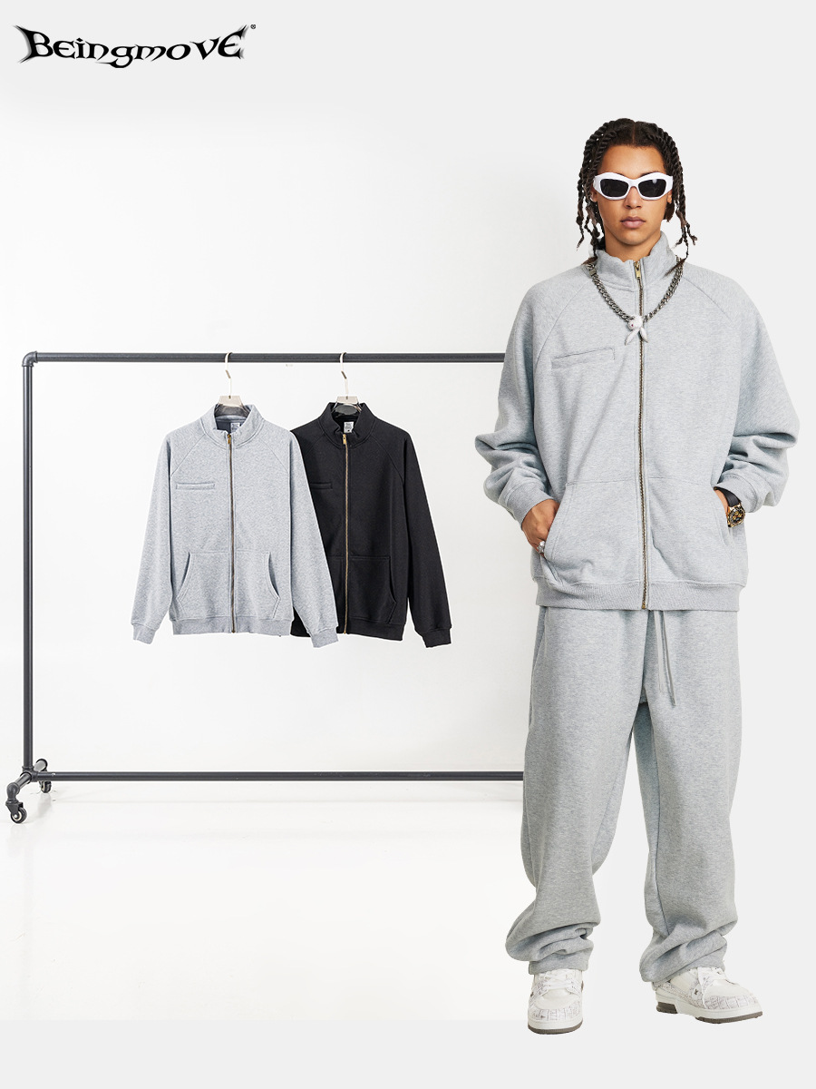 2025 otoño e invierno estilo americano de moda color sólido básico polar suelto con cremallera cárdigan sudadera con múltiples bolsillos chaqueta para hombres de moda.