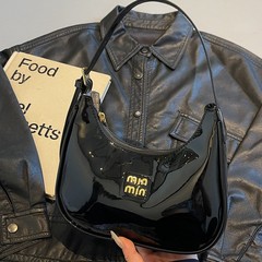2025 新パテントレザー光沢のあるレターハンドバッグ小さな正方形バッグ無地ファッショナブルなエンドウ豆バッグトレンディな多用途の女性のバッグ